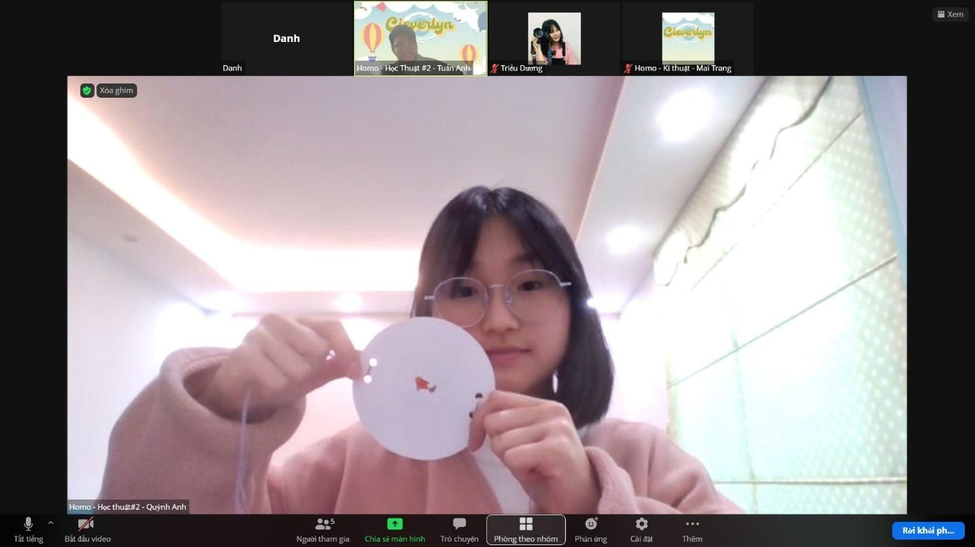 Khách mời được tương tác và trải nghiệm “Ảo thuật” bằng những nguyên tắc vật lý - Ảnh Diệp Danh