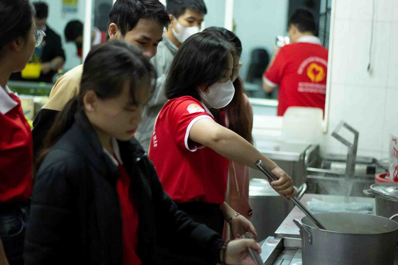 Từ những nồi cháo nhỏ...