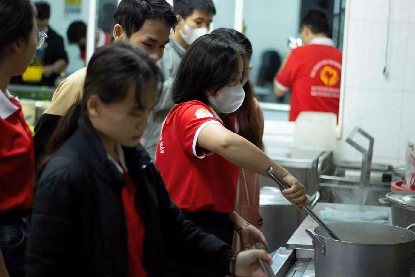 Từ những nồi cháo nhỏ...