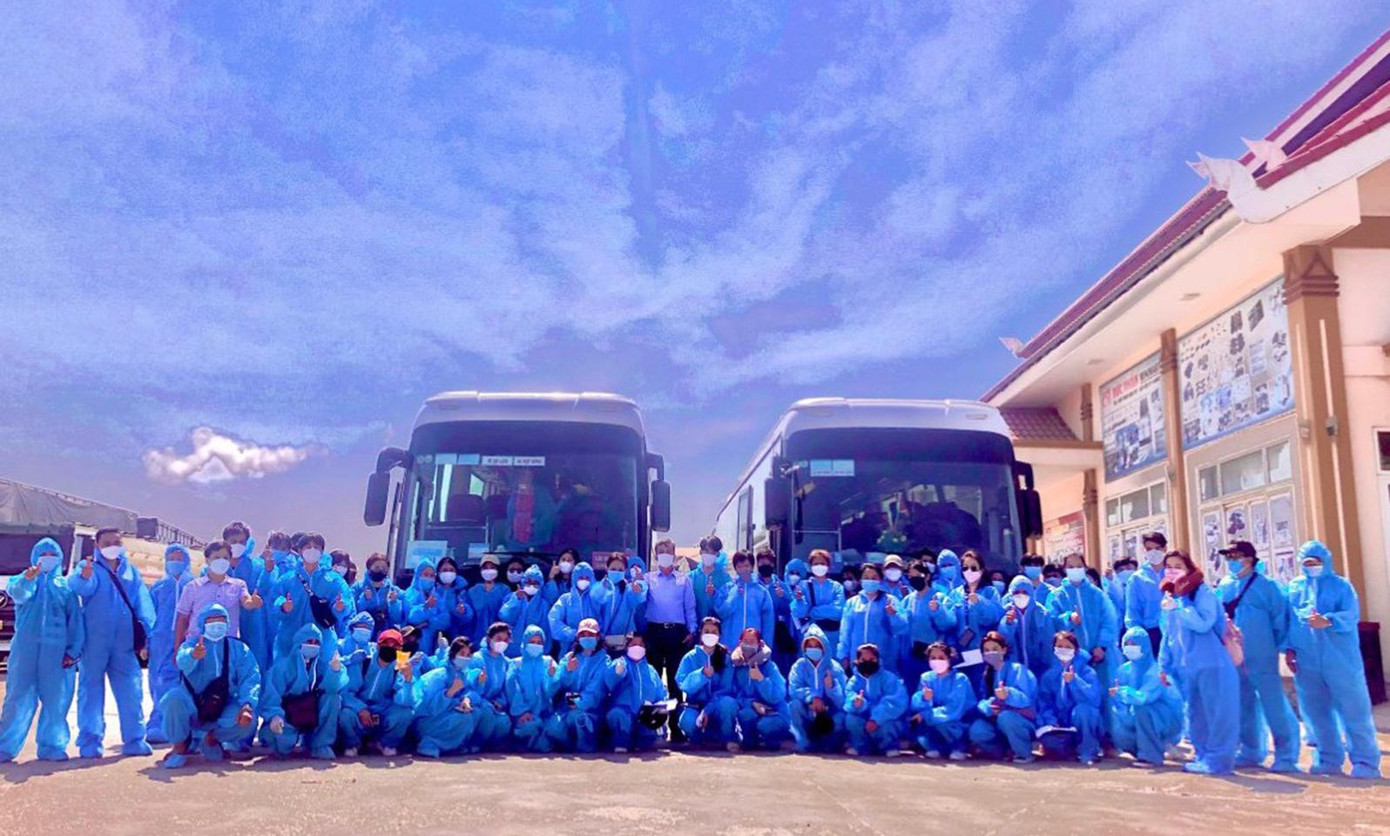 ĐH Đà Nẵng đón lưu học sinh Lào tại Cửa khẩu quốc tế Lao Bảo (Quảng Trị) về trường học trực tiếp - ảnh ĐHĐN