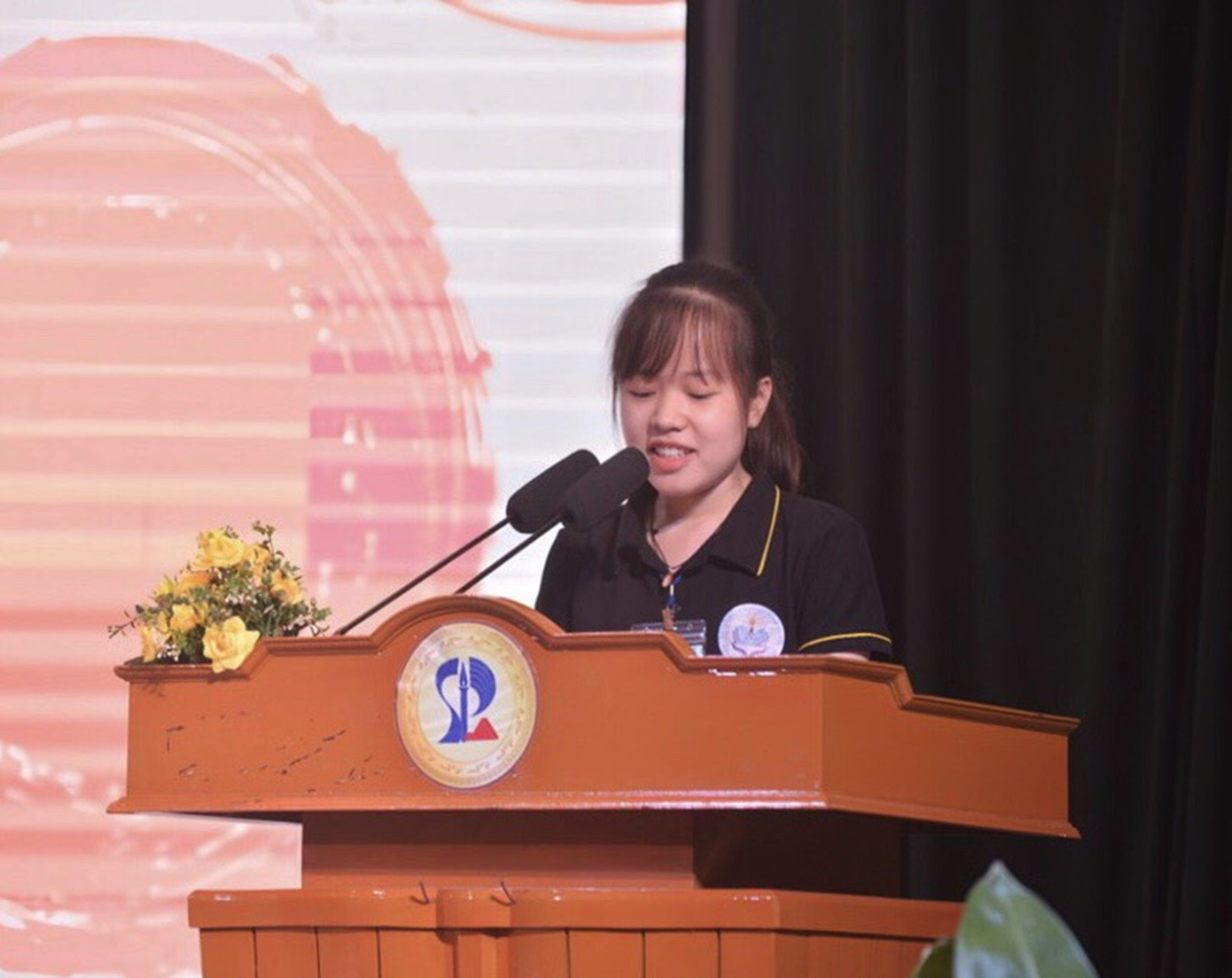 Tích cực, sôi nổi tham gia mọi hoạt động của khoa, của trường. Tích cực, sôi nổi tham gia mọi hoạt động của khoa, của trường.