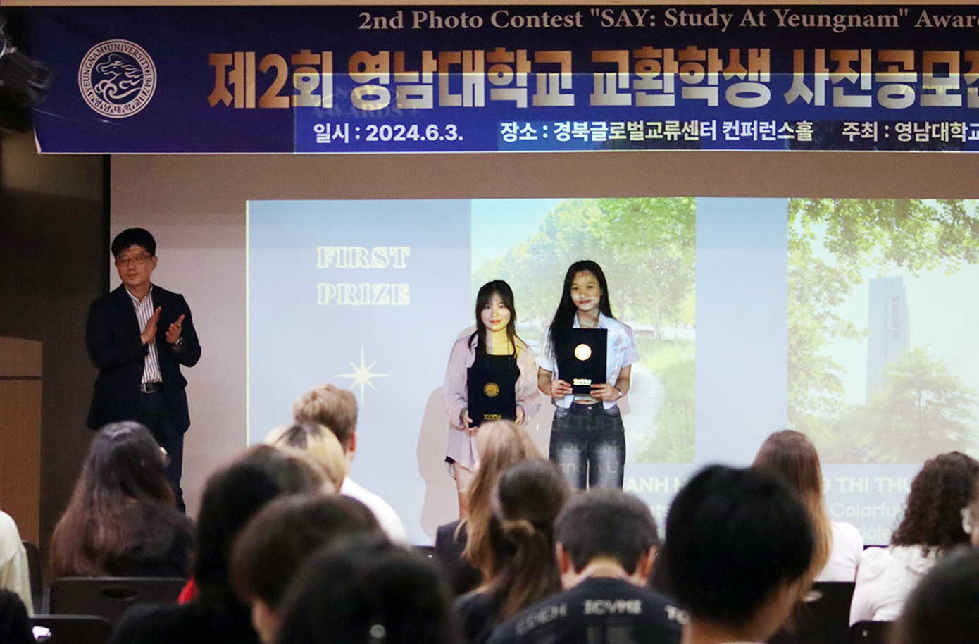 SV Đặng Thị Thúy Ngọc và Nguyễn Thị Thanh Hải với giải Nhất tại cuộc thi