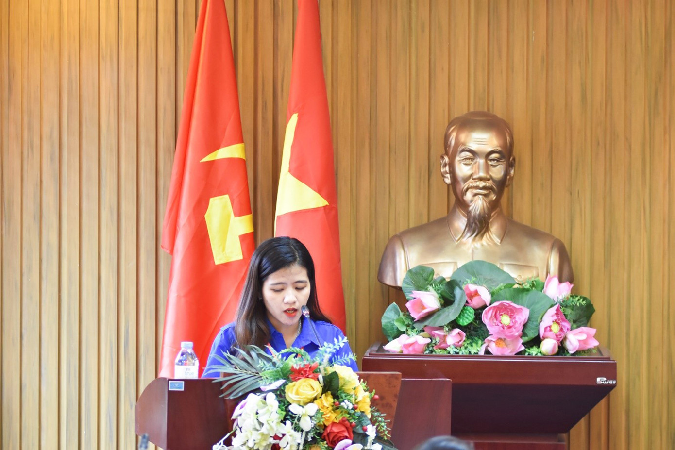 Hương là Ủy viên BCH Liên chi Đoàn, đảng viên sinh hoạt tại Chi bộ phòng Công tác sinh viên, Lớp trưởng lớp 1905XDDA và là Đội trưởng của Hội Sinh viên tình nguyện Đồng hương Nghệ Tĩnh (Học viện Hành chính Quốc gia).