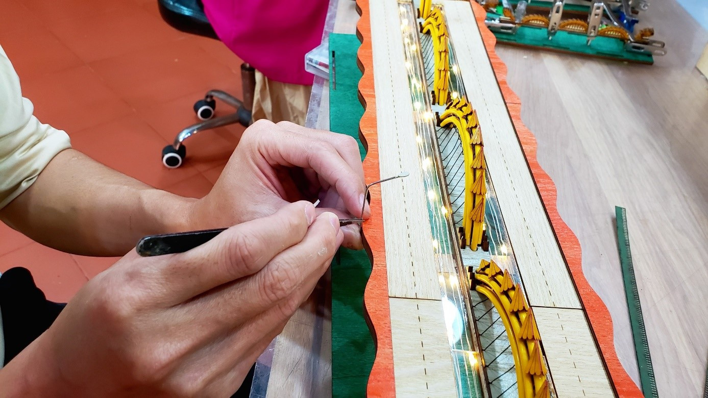 Như mô hình cầu Rồng này, sẽ tốn khoảng 10 tiếng đồng hồ để lắp ráp hoàn thiện.