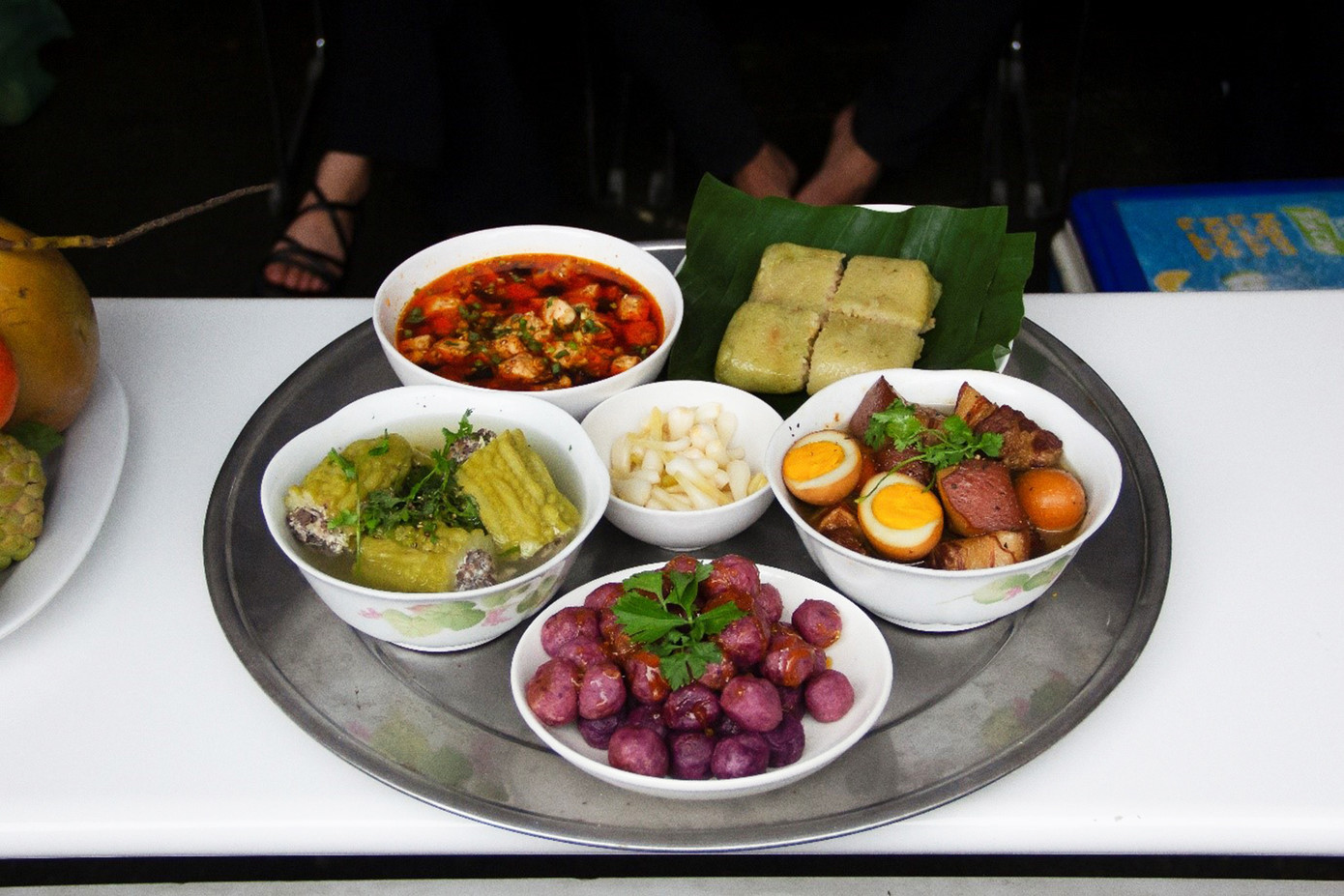 Mâm cơm ngày Tết cổ truyền Việt Nam tại ngày hội. Ảnh: BTN Mâm cơm ngày Tết cổ truyền Việt Nam tại ngày hội. Ảnh: BTN