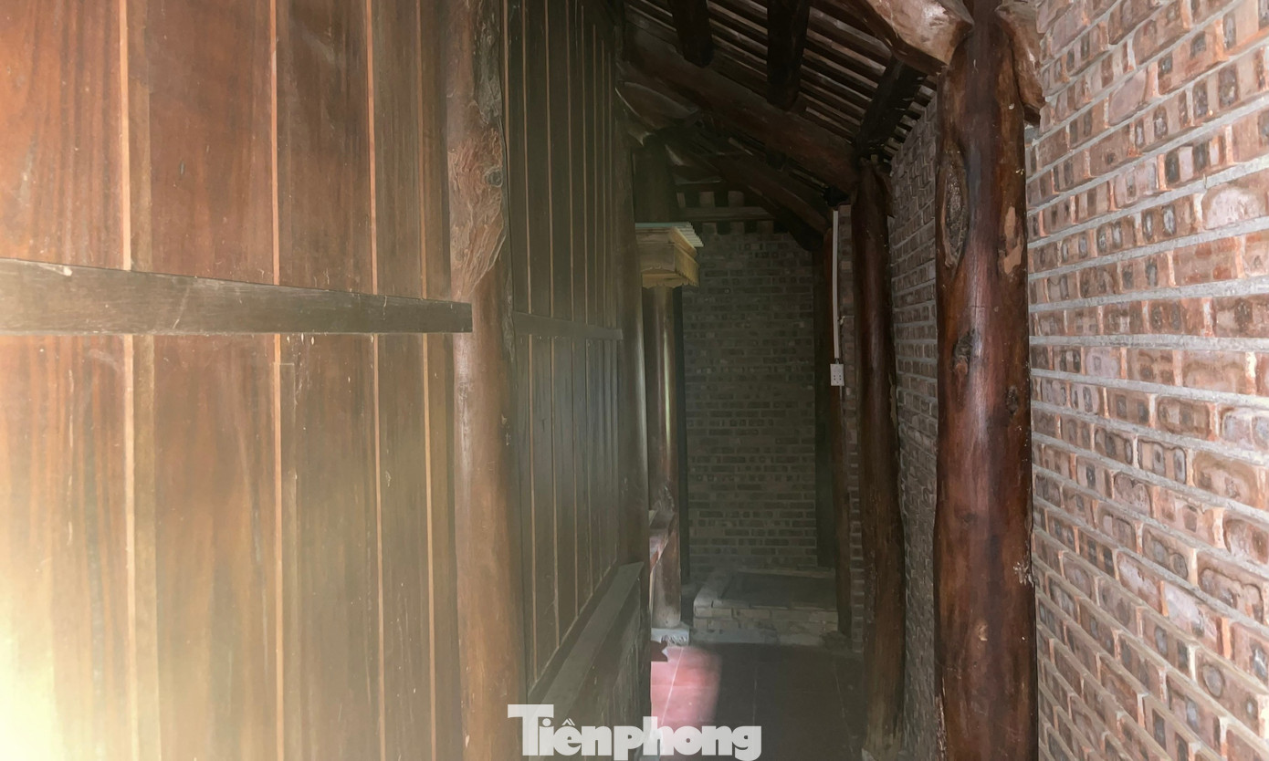 Đường luồng nối 2 chái nằm phía sau 3 gian chính thuận tiện cho việc đi lại.