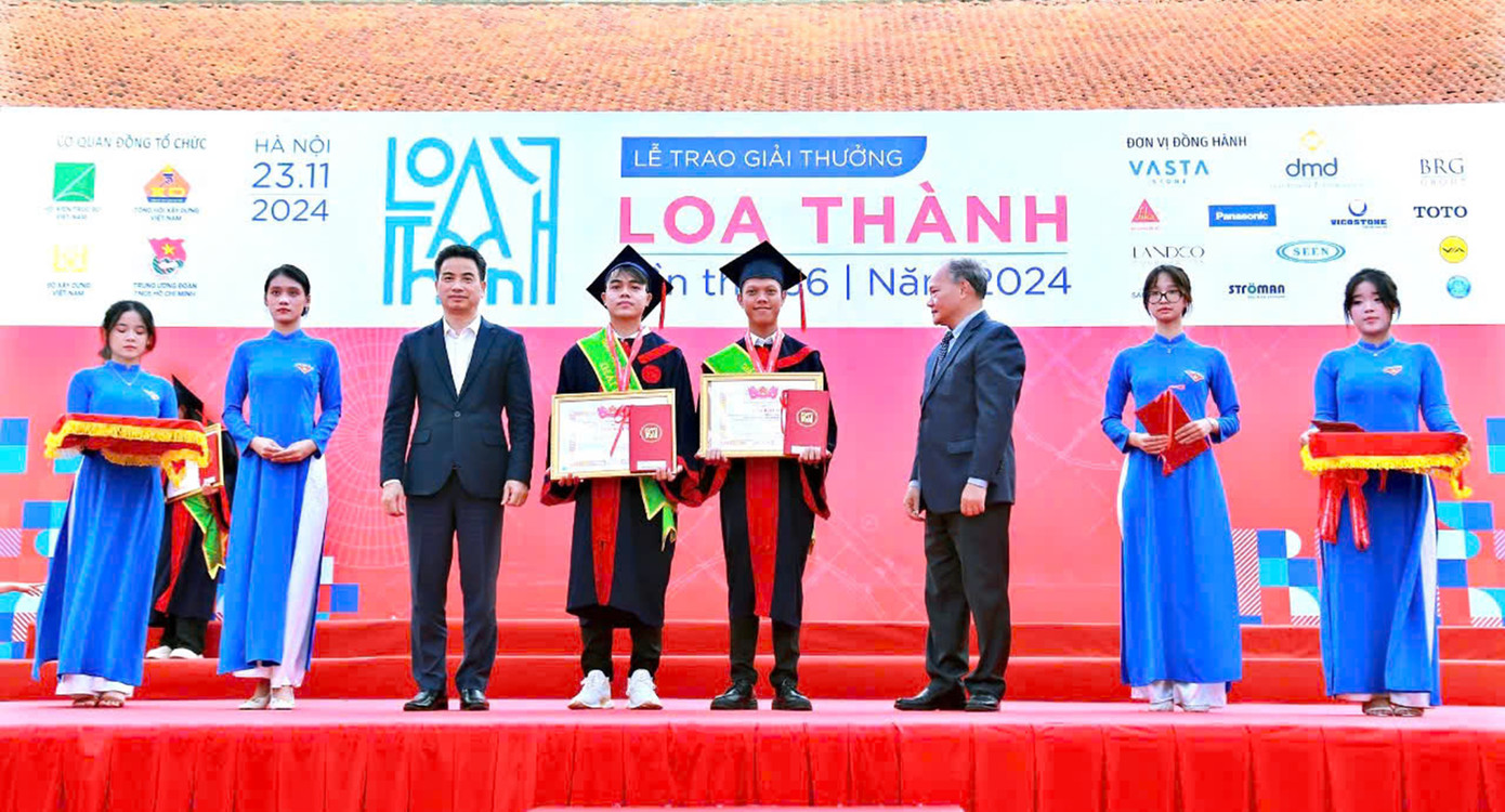 Sinh viên Trương Hữu Phước và Tôn Thất Lập của ĐH Duy Tân nhận giải Nhì Loa Thành 2024 Sinh viên Trương Hữu Phước và Tôn Thất Lập của ĐH Duy Tân nhận giải Nhì Loa Thành 2024