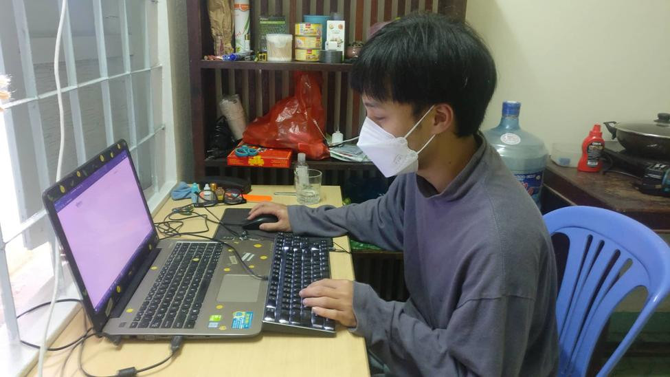 Bạn Đức Anh (sinh viên trường Đại học Bách khoa - ĐH Đà Nẵng) chia sẻ: “Chủ trọ hỗ trợ rất nhiều, sơn tường, thay rèm đón sinh viên quay lại. Mình được anh mình ra trường nhường lại phòng, giá vẫn như cũ, ở riêng 1,8 triệu đồng, ở ghép là 900 ngàn đồng lại gần trường. Tuy hiện hạn chế là cách xa trung tâm thành phố khá xa” - ảnh Kim Ngân