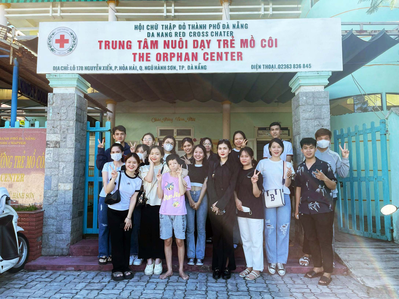 Chuyến đi thiện nguyện đầu tiên của các bạn ở trung tâm nuôi dạy trẻ mồ côi The Orphan Center