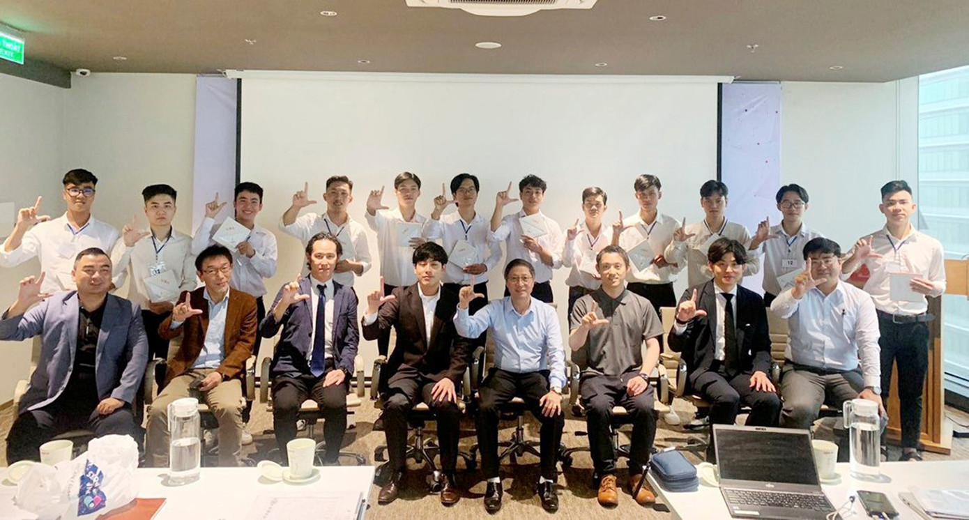 12 sinh viên Duy Tân trúng tuyển Internship tại Công ty Cổ phần Lixil, Nhật Bản chụp ảnh lưu niệm cùng lãnh đạo Công ty 12 sinh viên Duy Tân trúng tuyển Internship tại Công ty Cổ phần Lixil, Nhật Bản chụp ảnh lưu niệm cùng lãnh đạo Công ty