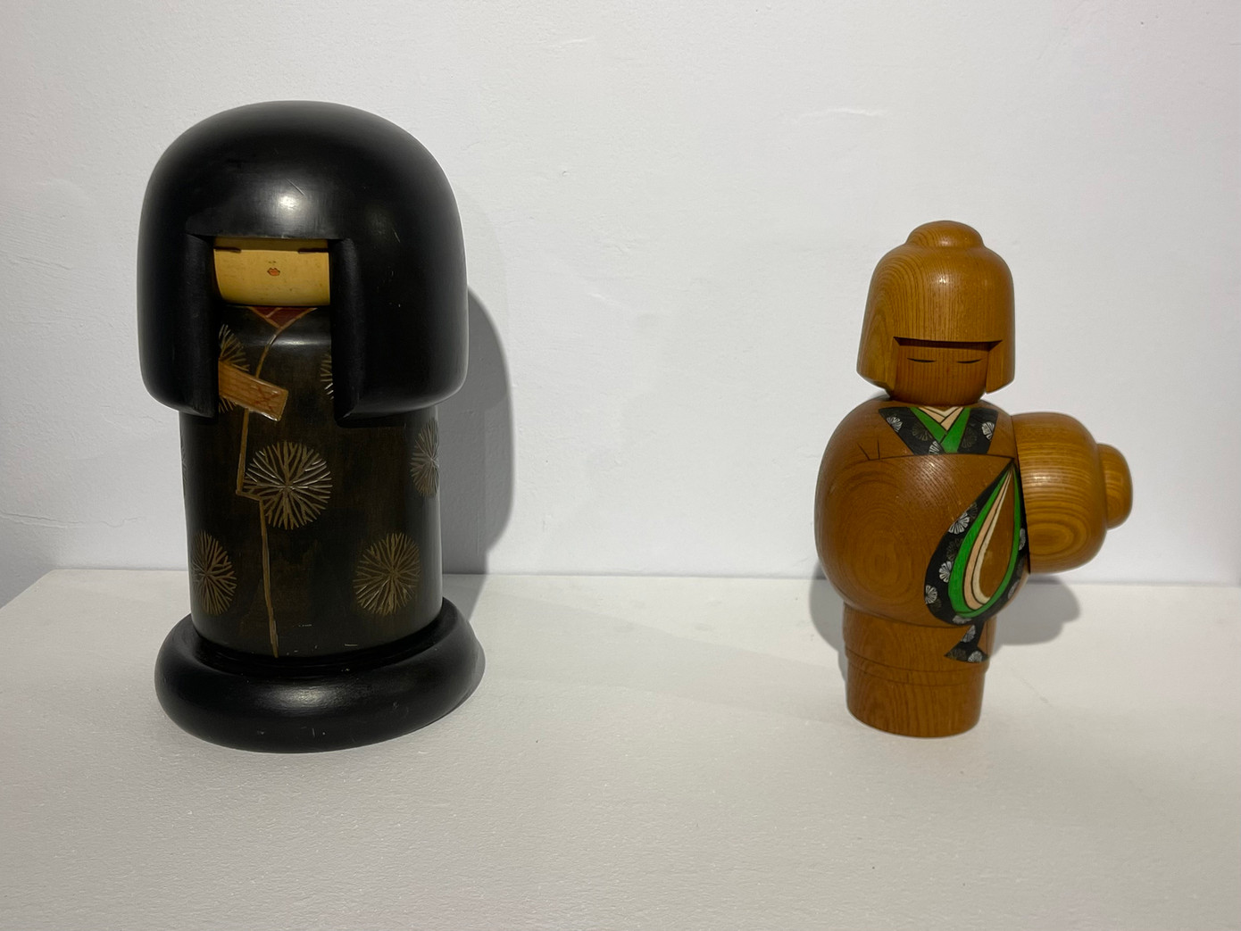 Búp bê gỗ Kokeshi độc đáo do Bảo tàng Kokeshi Tsugaru cung cấp.