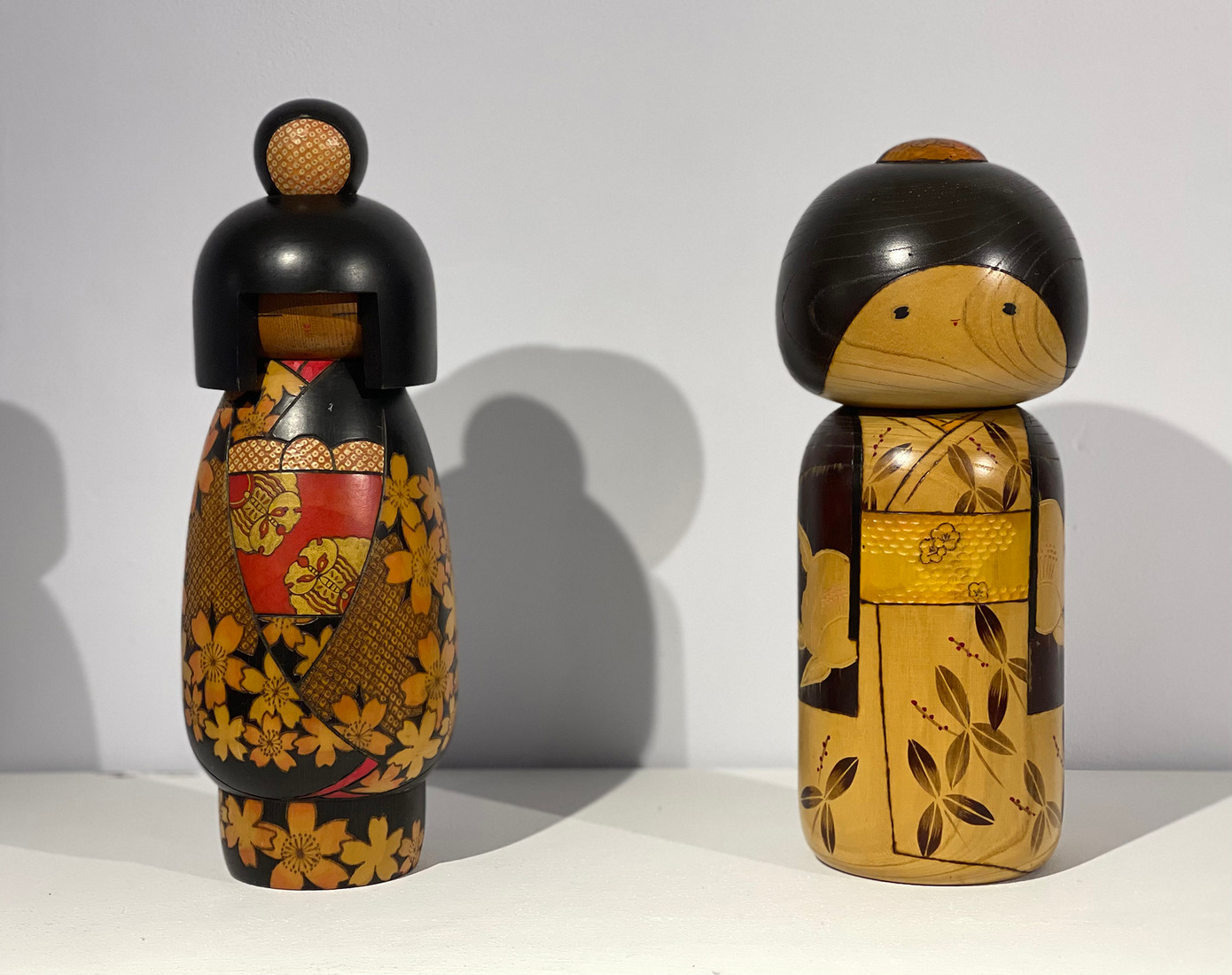 Khuôn mặt của mỗi búp bê có những biểu cảm khác nhau nhưng điểm chung là trông đáng yêu, thân thiện, duyên dáng.