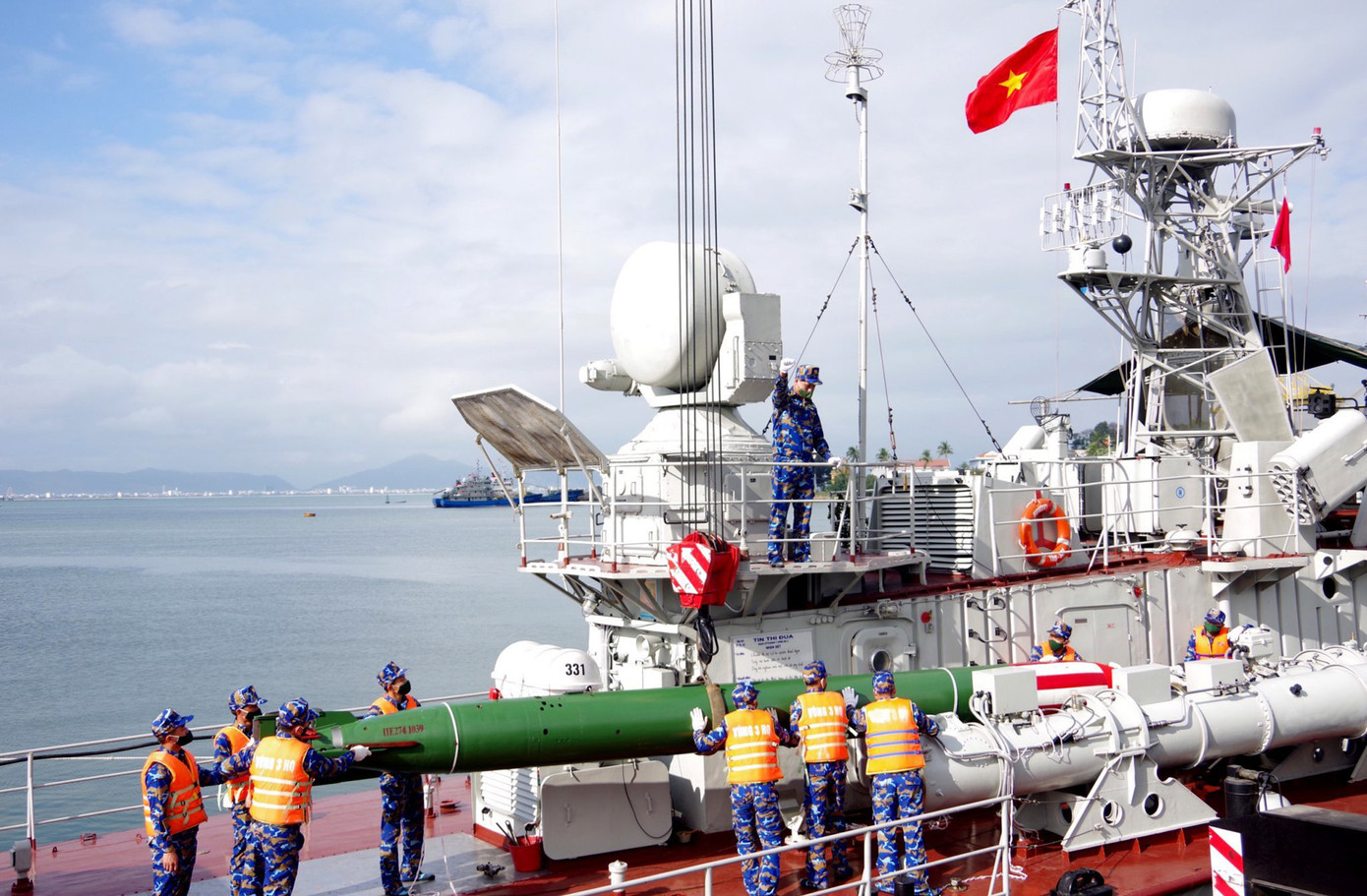 Vũ khí trang bị luôn được duy trì hệ số kỹ thuật cao sẵn sàng cho các nhiệm vụ thường xuyên và đột xuất. Ảnh: Hoàng Diệu Vũ khí trang bị luôn được duy trì hệ số kỹ thuật cao sẵn sàng cho các nhiệm vụ thường xuyên và đột xuất. Ảnh: Hoàng Diệu