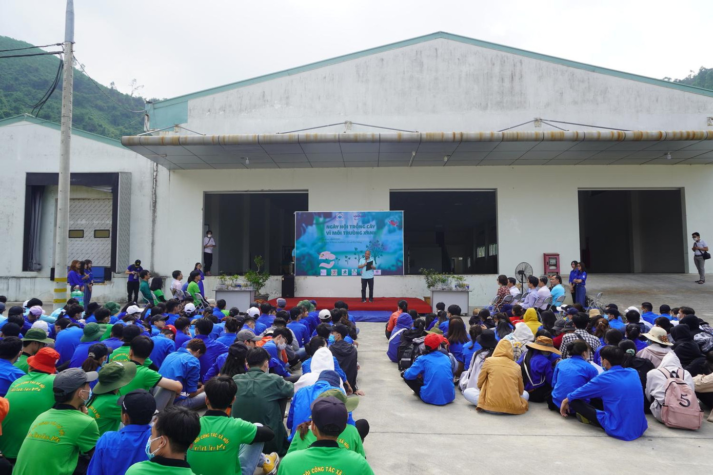 Gần 250 bạn sinh viên ĐH Đà Nẵng tham gia chương trình - ảnh Đ.T Gần 250 bạn sinh viên ĐH Đà Nẵng tham gia chương trình - ảnh Đ.T