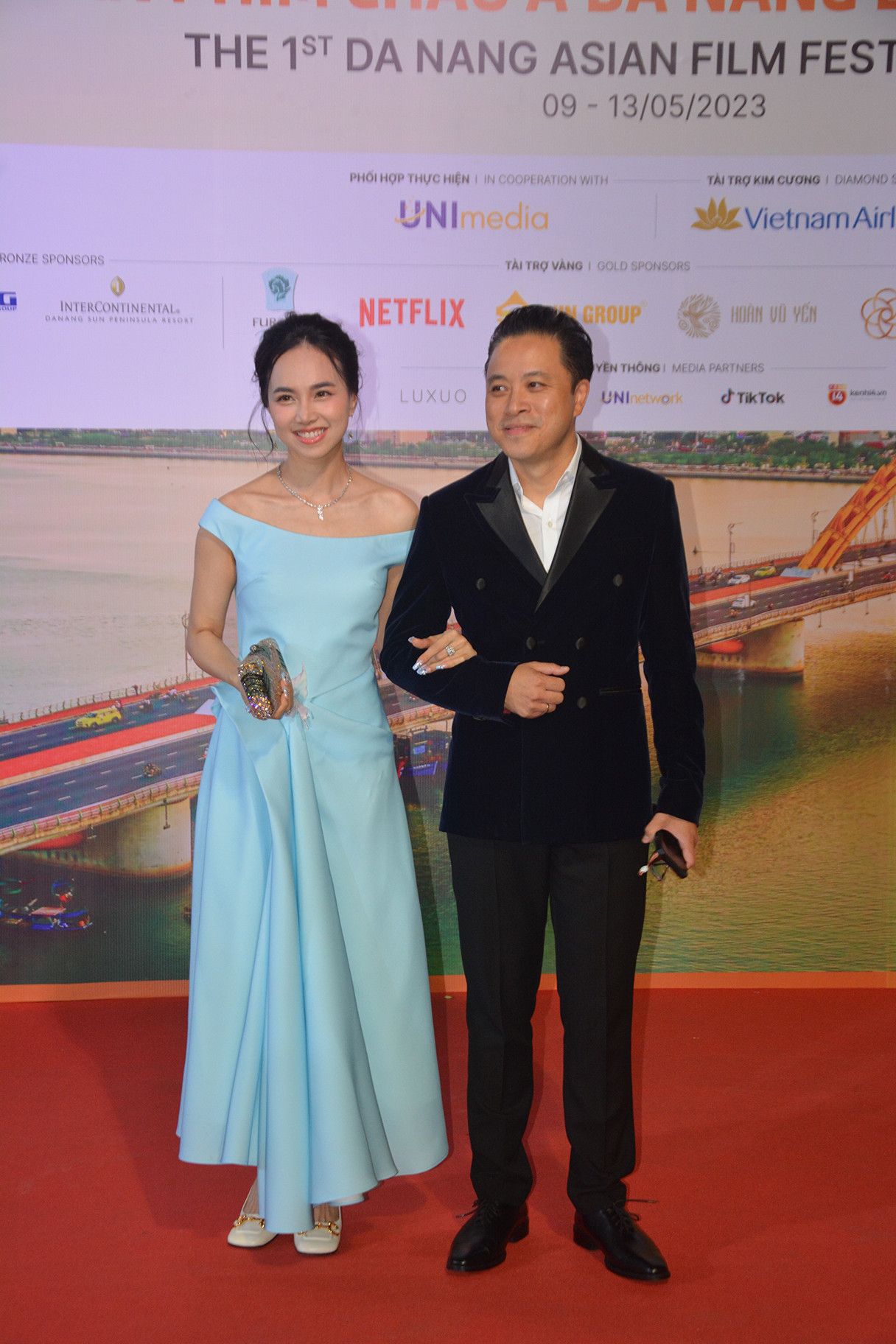 Đạo diễn Victor Vũ - Chủ tịch ban giám khảo hạng mục phim Việt cùng vợ - diễn viên Đinh Ngọc Diệp.