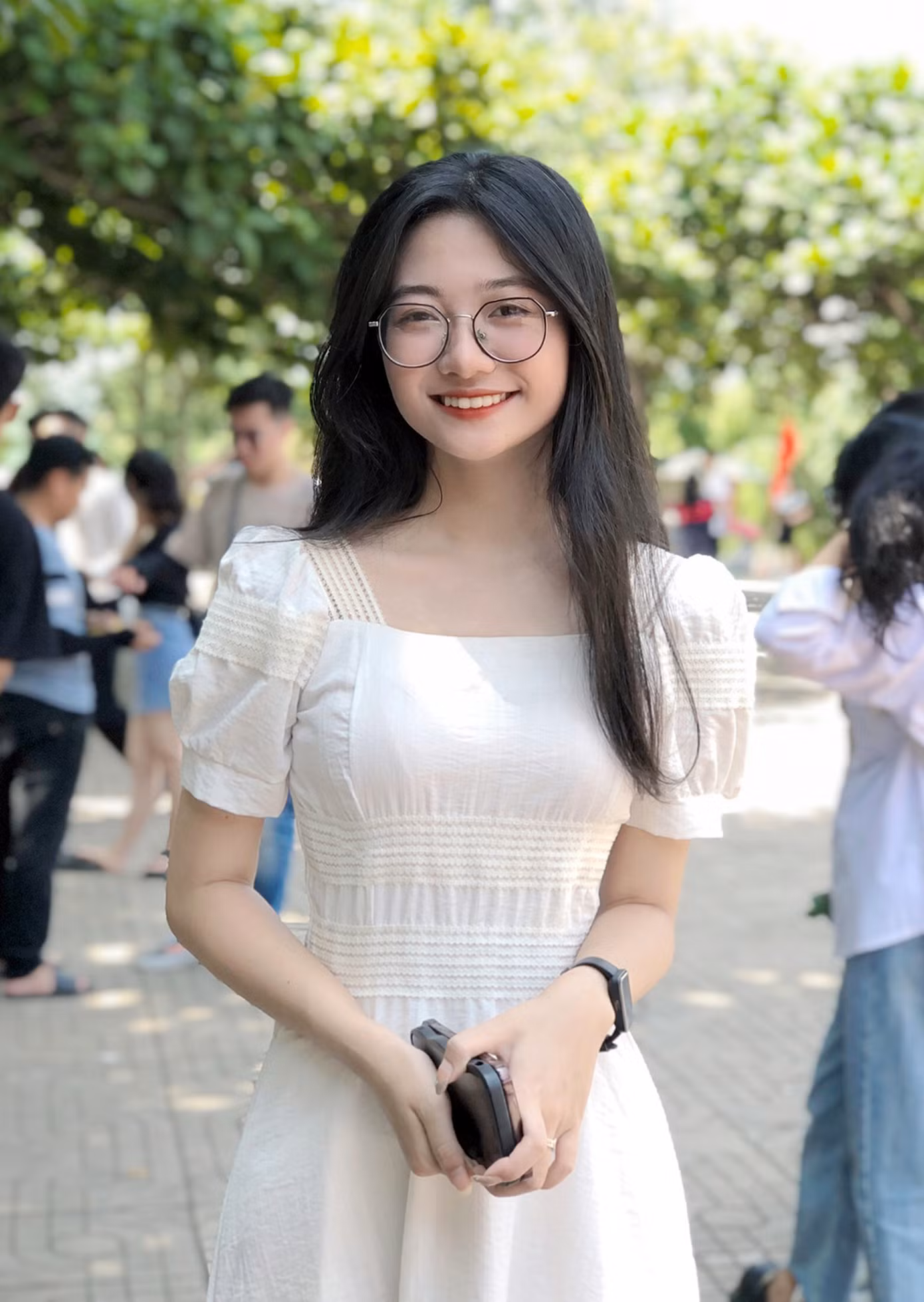 Nụ cười rạng ngời của cô gái đất Nghệ khi thành công trong kỳ thi THPT và trở thành tân sinh viên Duy Tân năm 2023