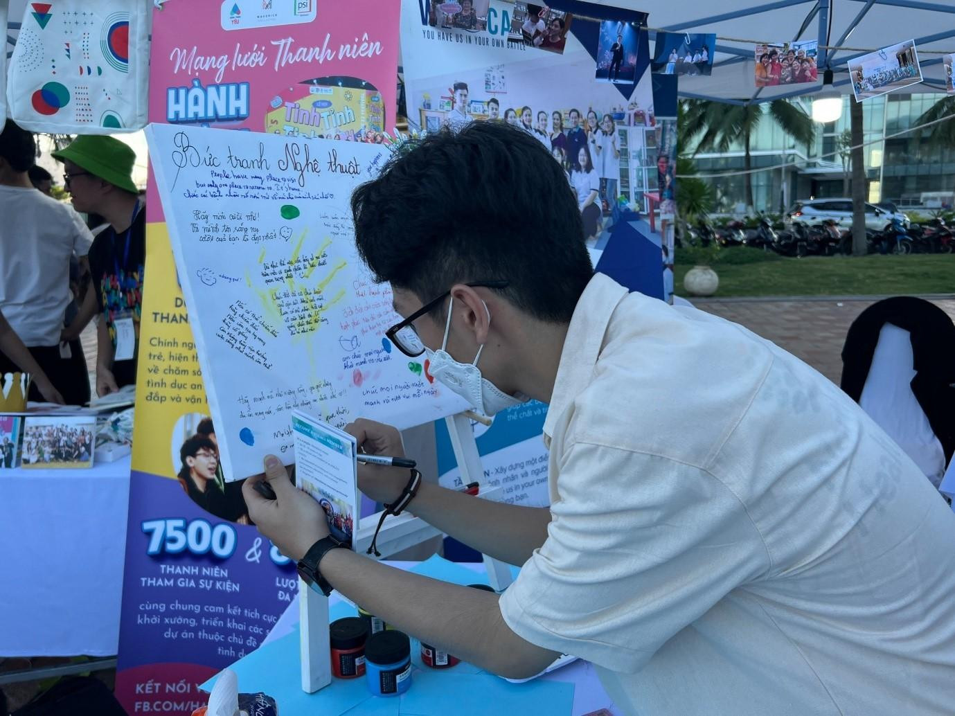 Những lời chúc tốt đẹp, sự cảm thông dành cho những người kém may mắn hơn. Đặc biệt là lan tỏa sự tích cực đến với cộng đồng, nhằm góp phần thay đổi thái độ về căn bệnh ung thư - Ảnh: Thuỳ Nhi