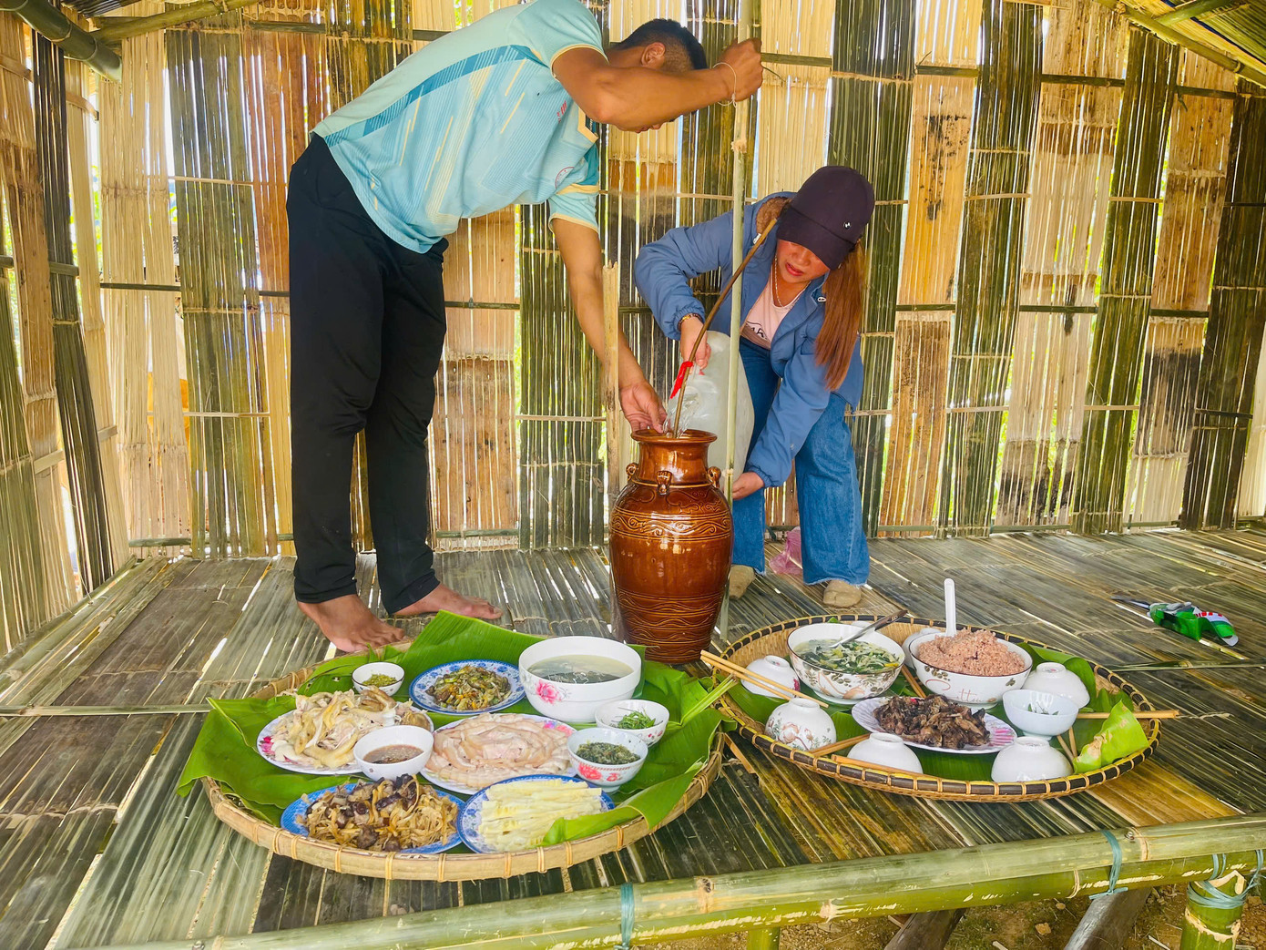 Mâm cơm cúng mừng lúa mới.
