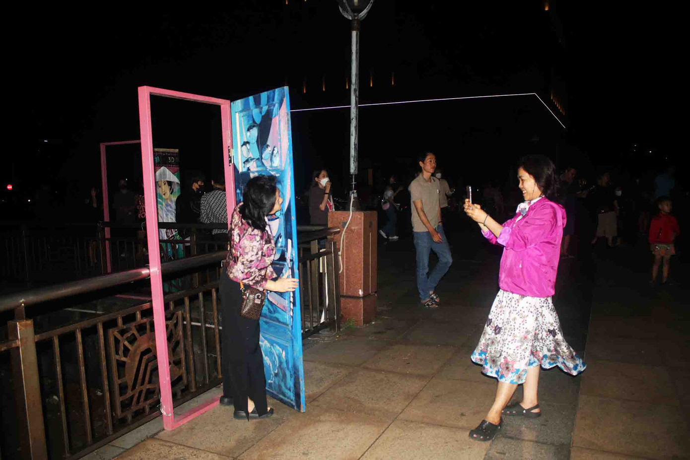 Ngoài chiếu phim, ban tổ chức còn sắp đặt nhiều điểm check-in thú vị cho khán giả và du khách. Ảnh: Hoài Nam.