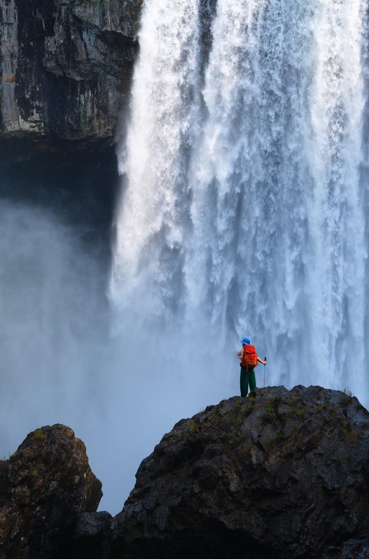 Địa điểm lần này chị chọn là thác K50 nằm trong khu bảo tồn thiên nhiên Kon Chư Răng (thuộc ấp Bình Định, xã Sơn Lang, huyện K’Bang, tỉnh Gia Lai), vắt ngang ranh giới giữa hai tỉnh Gia Lai và Bình Định. Đây là một trong số những thác nước đẹp nhất Tây Nguyên - ảnh Diệu Linh