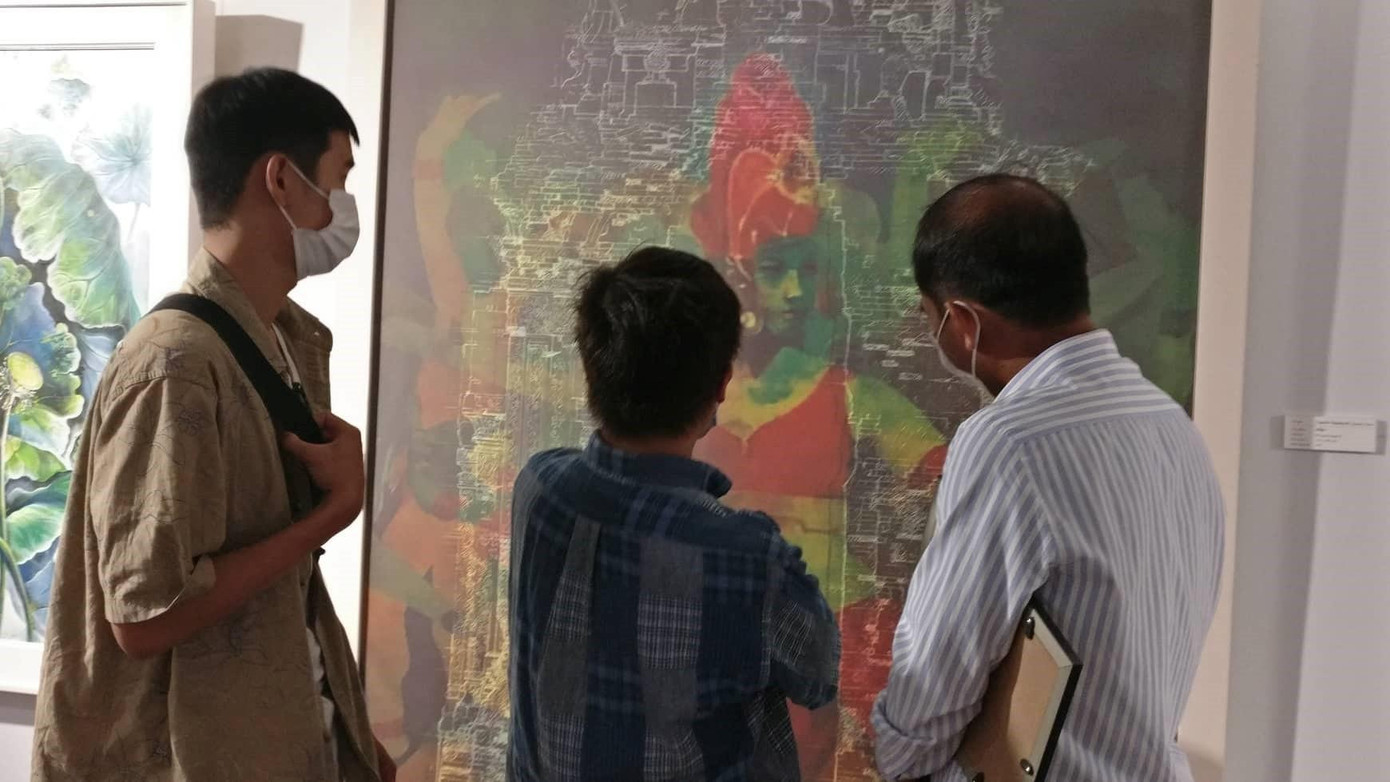 Mỗi tác phẩm là một cung bậc cảm xúc, là sự tìm tòi, trải nghiệm cộng hưởng bút pháp sáng tạo riêng của mỗi tác giả - Ảnh: Kim Ngân Mỗi tác phẩm là một cung bậc cảm xúc, là sự tìm tòi, trải nghiệm cộng hưởng bút pháp sáng tạo riêng của mỗi tác giả - Ảnh: Kim Ngân