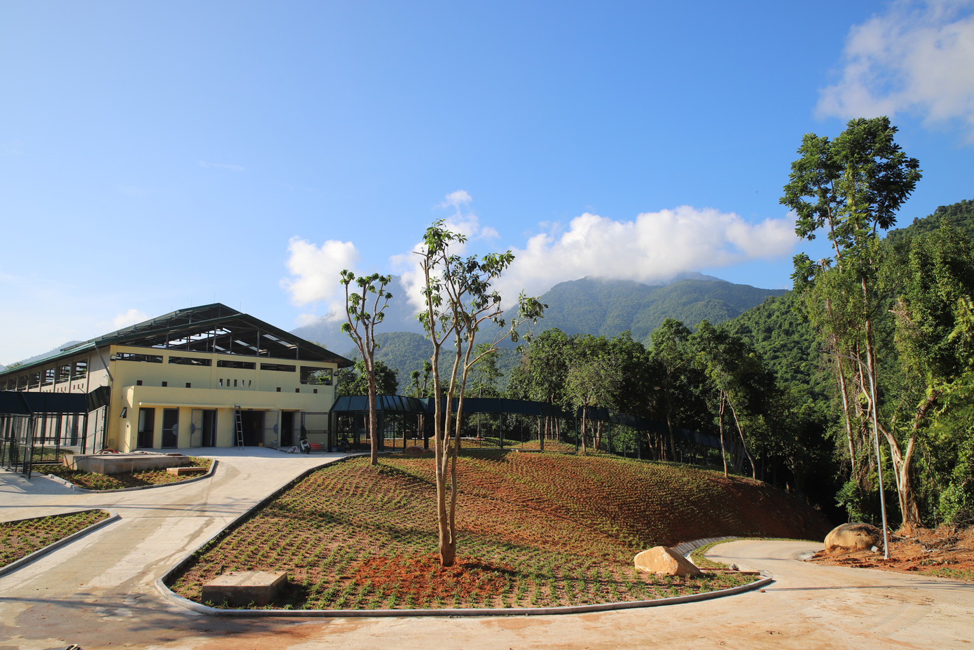 Trung tâm Cứu hộ Gấu Việt Nam II được khởi công xây dựng tại VQG Bạch Mã vào tháng 7/2022 có diện tích 12,7 hecta, tổng phí hơn 10 triệu USD. Trung tâm bao gồm 6 nhà gấu, 12 khu bán trú hoang dã, khu hành chính, khu nghỉ dưỡng cho nhân viên, khu cách ly, khu bệnh viện thú y, khu chế biến thức ăn cho gấu, khu giáo dục truyền thông. Trung tâm Cứu hộ Gấu Việt Nam II được khởi công xây dựng tại VQG Bạch Mã vào tháng 7/2022 có diện tích 12,7 hecta, tổng phí hơn 10 triệu USD. Trung tâm bao gồm 6 nhà gấu, 12 khu bán trú hoang dã, khu hành chính, khu nghỉ dưỡng cho nhân viên, khu cách ly, khu bệnh viện thú y, khu chế biến thức ăn cho gấu, khu giáo dục truyền thông.