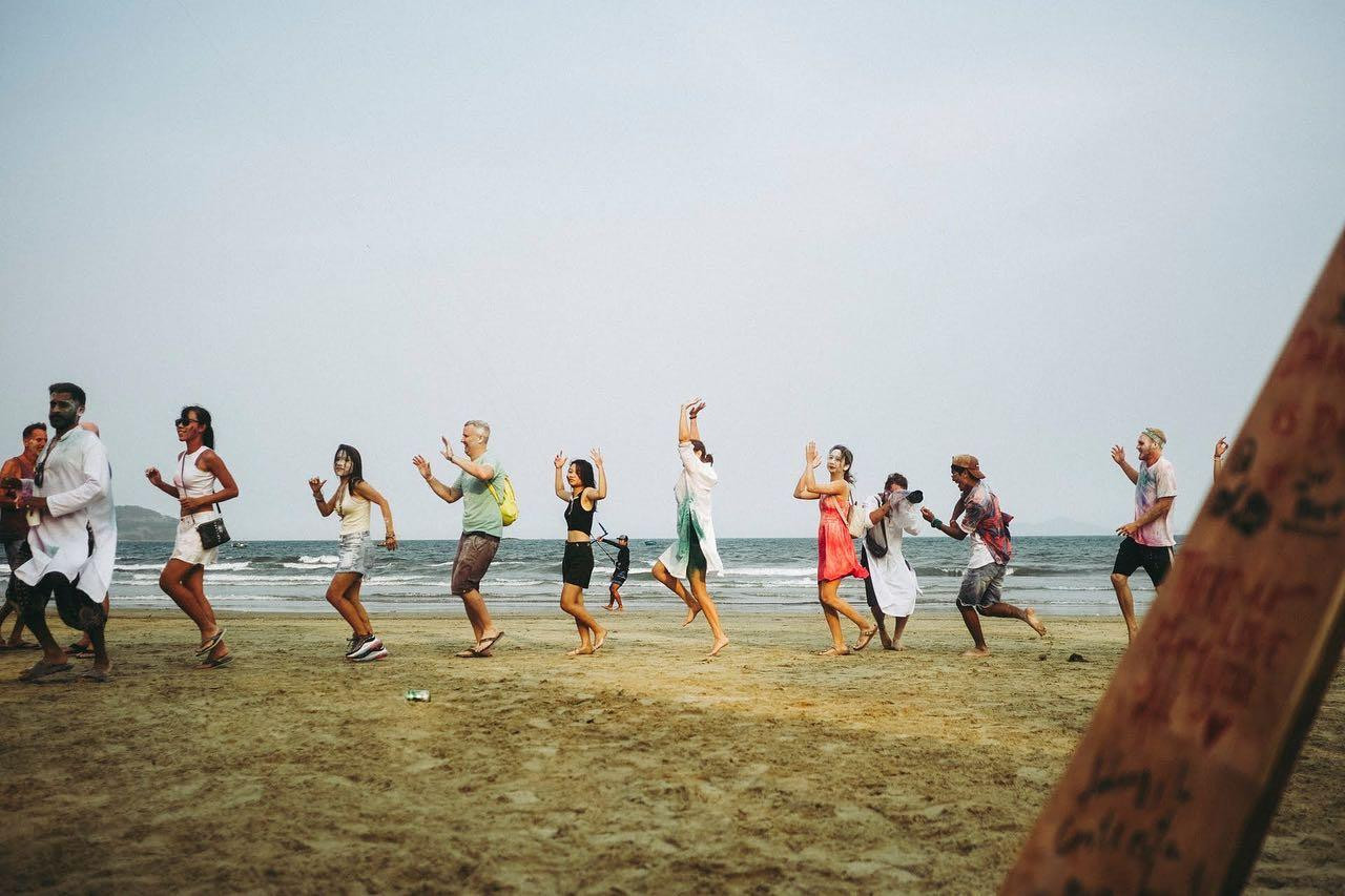 Dork Dancing Danang là một cộng đồng nhảy nhót tự do ở nơi công cộng, vì sức khỏe tinh thần của mọi người tại thành phố Đà Nẵng. - Ảnh: Dork Dancing Danang Dork Dancing Danang là một cộng đồng nhảy nhót tự do ở nơi công cộng, vì sức khỏe tinh thần của mọi người tại thành phố Đà Nẵng. - Ảnh: Dork Dancing Danang