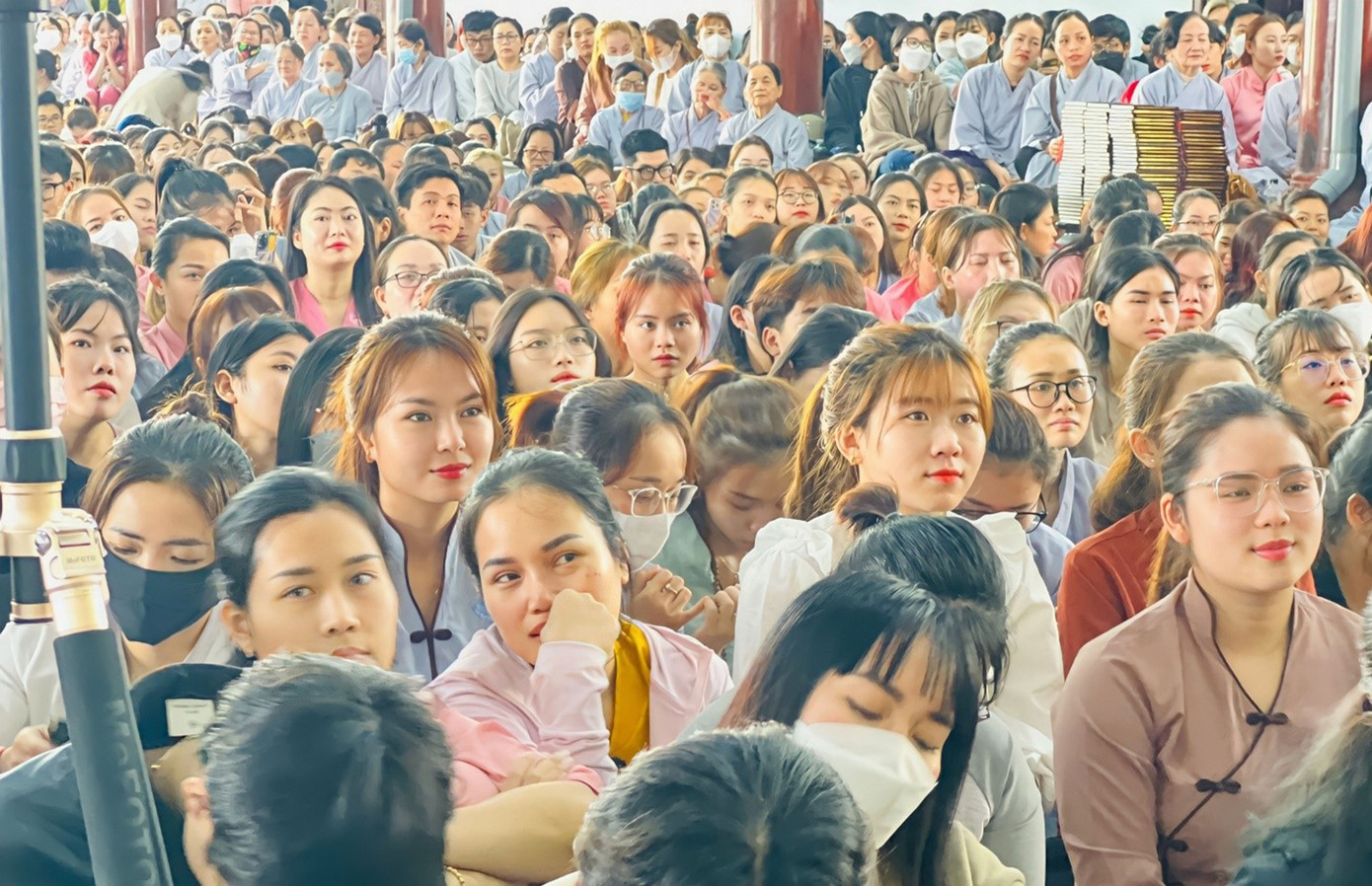 Những lời dạy của sư thầy hướng tới nền tảng đạo đức, là kim chỉ nam hướng người trẻ có thể đạt đến hạnh phúc. Giới trẻ nếu được học và thực hành theo dù chỉ một phần trong các điều trên cũng sẽ tạo ra năng lượng tích cực với bản thân, gia đình và xã hội. Ảnh: Hằng Hương