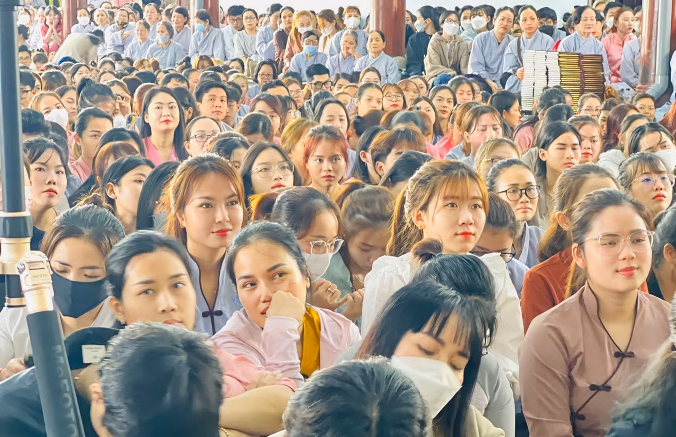 Những lời dạy của sư thầy hướng tới nền tảng đạo đức, là kim chỉ nam hướng người trẻ có thể đạt đến hạnh phúc. Giới trẻ nếu được học và thực hành theo dù chỉ một phần trong các điều trên cũng sẽ tạo ra năng lượng tích cực với bản thân, gia đình và xã hội. Ảnh: Hằng Hương