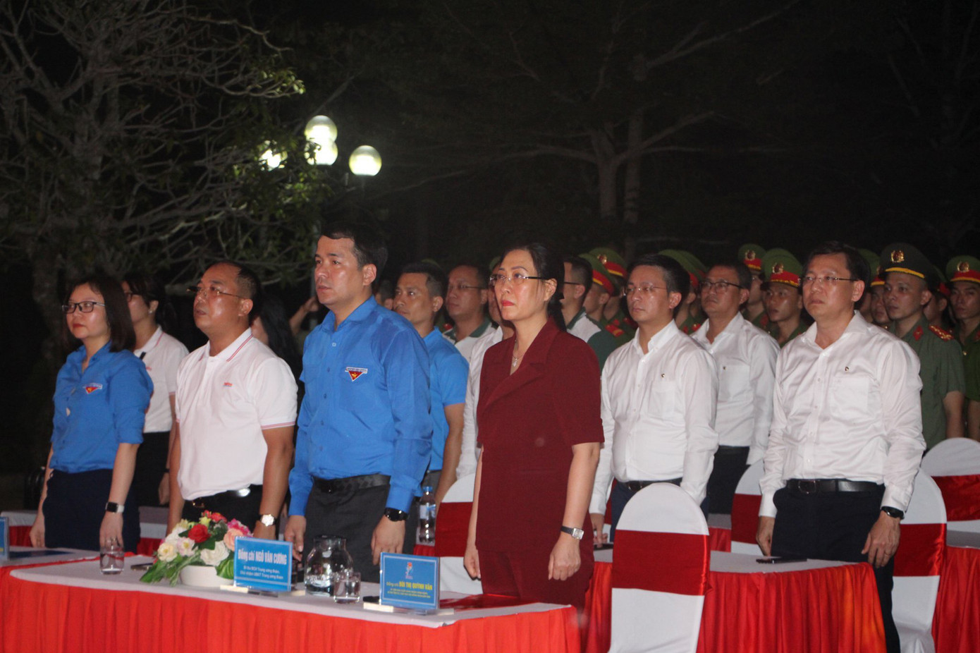 Dự chương trình có bà Bùi Thị Quỳnh Vân, Bí thư Tỉnh ủy Quảng Ngãi, anh Ngô Văn Cương, Bí thư T.Ư Đoàn, Chủ nhiệm Ủy ban Kiểm tra T.Ư Đoàn cùng lãnh đạo Tỉnh Đoàn Quảng Ngãi và 600 ĐVTN. Ảnh: Thái Lâm