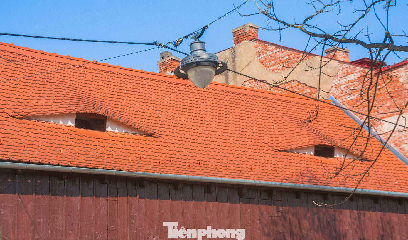 Dẫu vậy, lối kiến trúc mang hình dáng ma mị này vẫn chứa đựng sau nó những truyền thuyết đầy ám ảnh về tâm linh. Ảnh: Kinh Quốc.