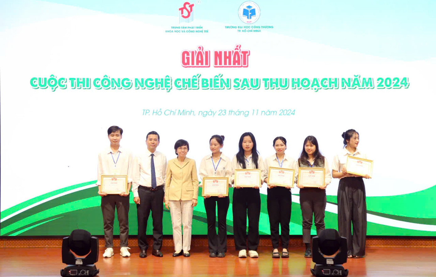 Sinh viên Duy Tân nhận giải Nhất tại Cuộc thi “Công nghệ Chế biến sau Thu hoạch” 2024 Sinh viên Duy Tân nhận giải Nhất tại Cuộc thi “Công nghệ Chế biến sau Thu hoạch” 2024