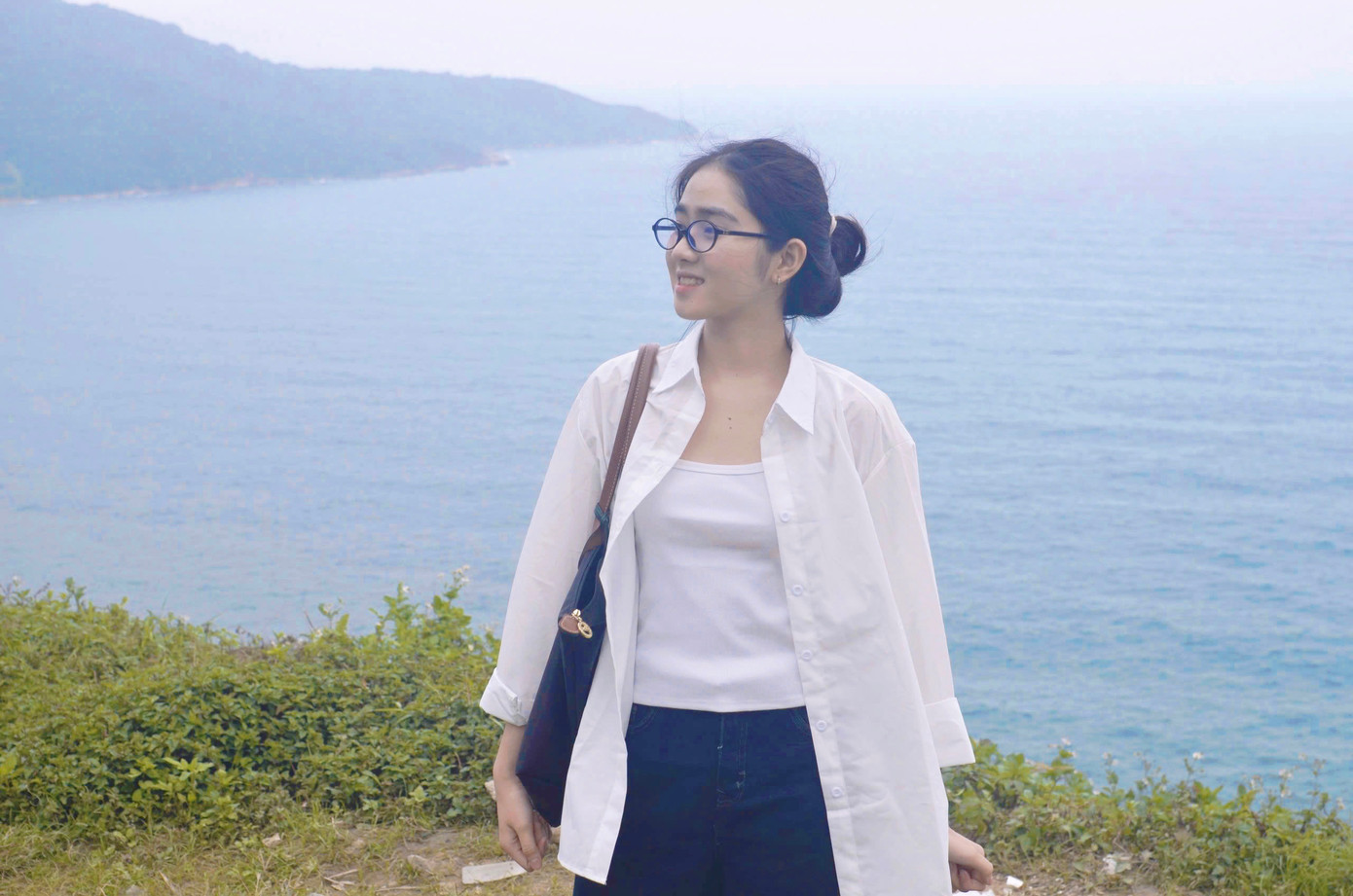 Từ khoảng 15 giờ, cung đường này thu hút hàng trăm bạn trẻ và du khách đổ về ngắm cảnh, quay video, chụp ảnh. Từ khoảng 15 giờ, cung đường này thu hút hàng trăm bạn trẻ và du khách đổ về ngắm cảnh, quay video, chụp ảnh.