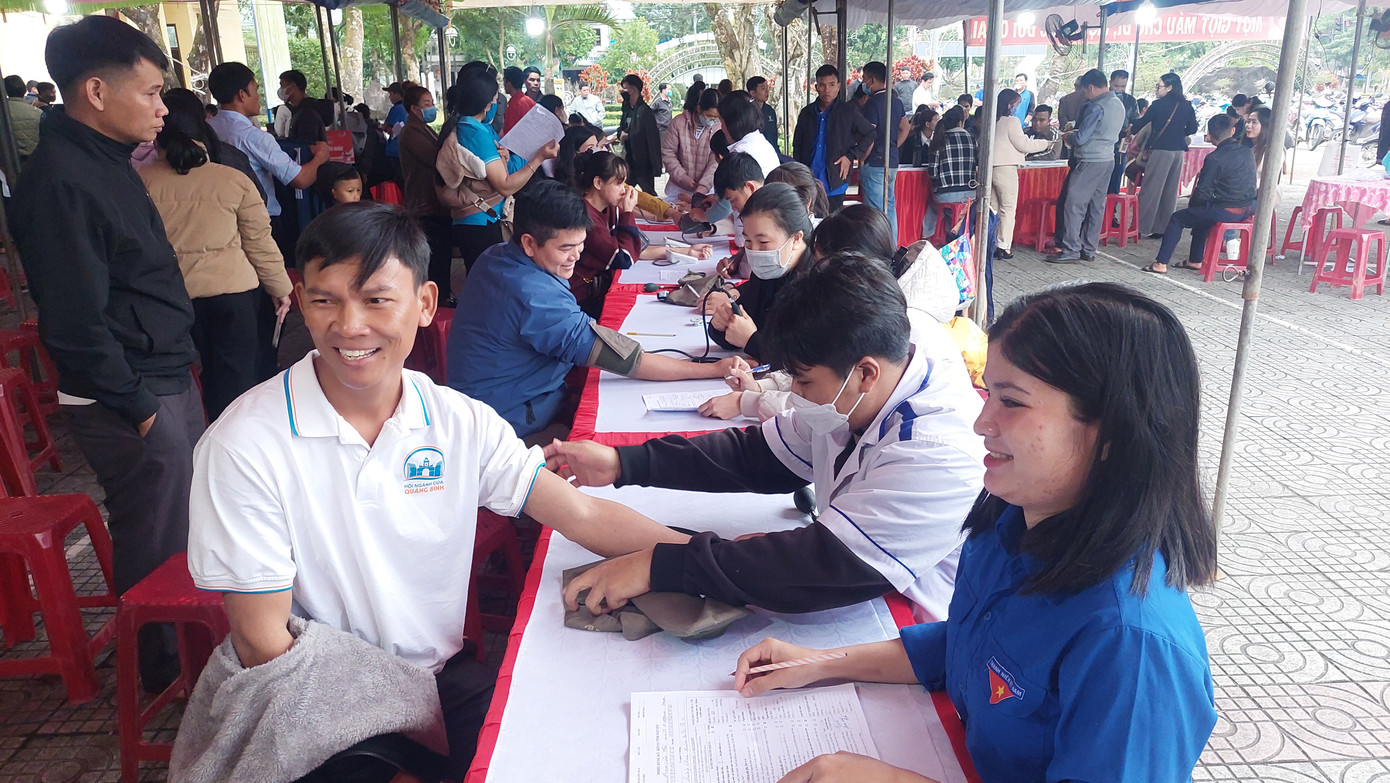 Không khí tươi vui của ngày hội Không khí tươi vui của ngày hội