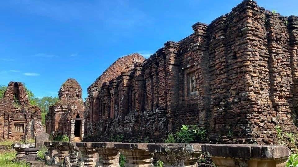 Hiện Di sản Văn hóa thế giới Mỹ Sơn đã cơ bản hoàn thiện việc trùng tu, nâng cấp đền A1, các tháp A12, A13 thuộc nhóm tháp A; sắp xếp hoàn chỉnh đài thờ A10 với Linga - Yoni liền khối lớn nhất trong điêu khắc Chămpa. Đài thờ Mỹ Sơn A10 đã được công nhận Bảo vật quốc gia vào cuối năm 2021 và hàng loạt các sản phẩm nghệ thuật - Ảnh: Hoàng Yến