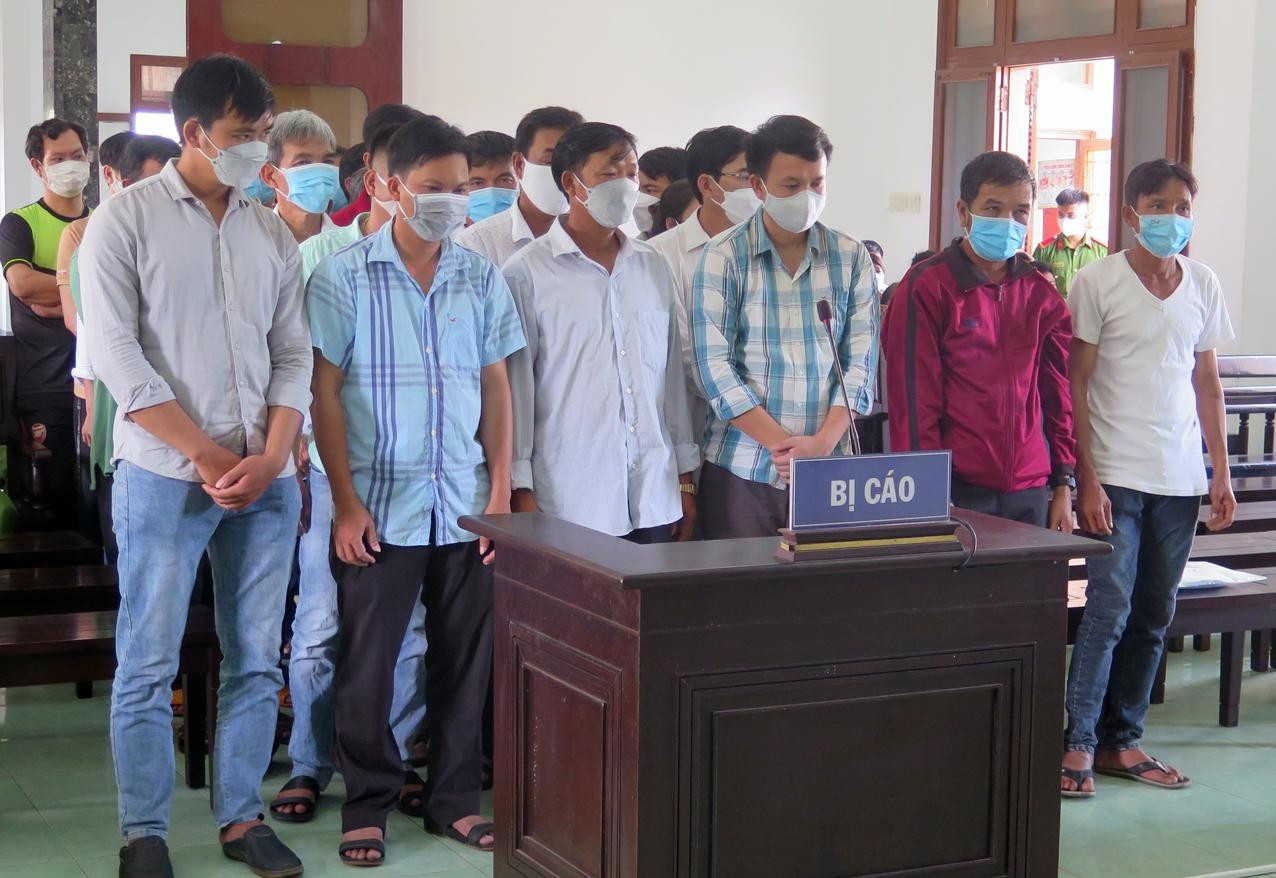 34 bị cáo nghe toà tuyên án - ảnh Huyền Oanh 34 bị cáo nghe toà tuyên án - ảnh Huyền Oanh