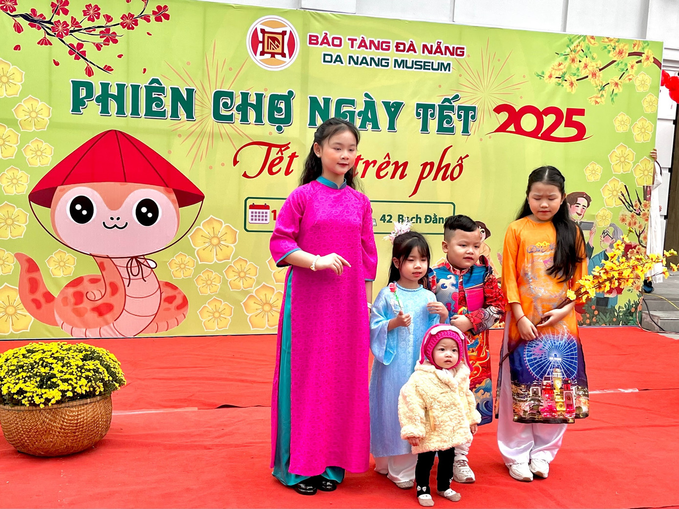 Phiên chợ ngày Tết năm 2025 chủ đề Tết về trên phố do Bảo tàng Đà Nẵng tổ chức. Ảnh: Lệ Thủy. Phiên chợ ngày Tết năm 2025 chủ đề Tết về trên phố do Bảo tàng Đà Nẵng tổ chức. Ảnh: Lệ Thủy.