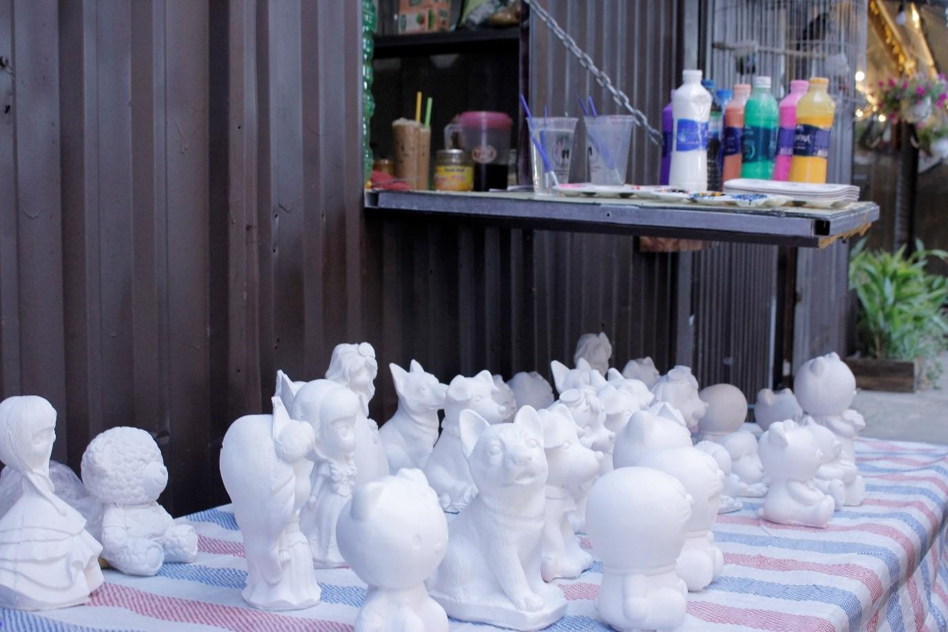 Những bức tượng vật nuôi dễ thương được các bạn trẻ Team 16 lựa chọn để phục vụ cho việc gây quỹ Những bức tượng vật nuôi dễ thương được các bạn trẻ Team 16 lựa chọn để phục vụ cho việc gây quỹ