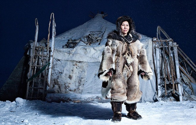 Thời tiết lạnh buốt khiến người dân tại Chukotka phải mặc rất nhiều áo. Ảnh: Sash Leahovcenco