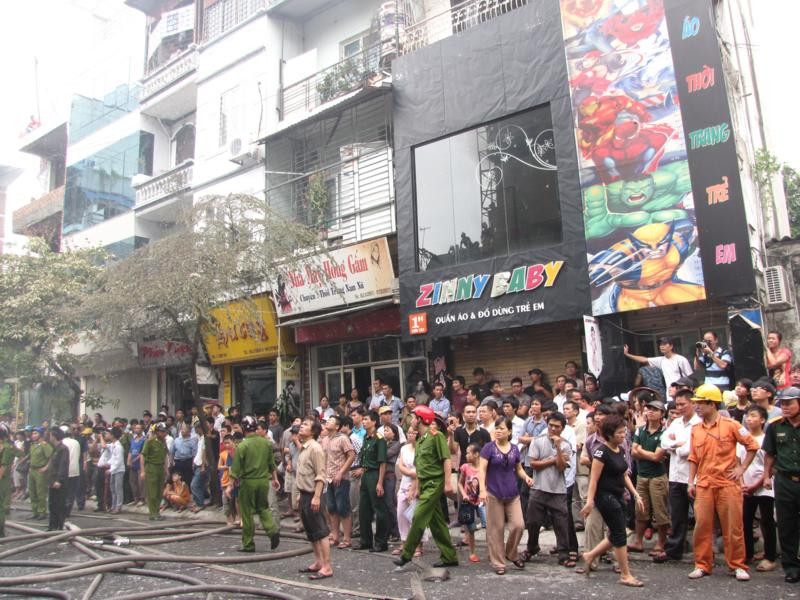 Đến 11h cùng ngày, đám cháy đã được dập tắt. Ảnh: Tuấn Nguyễn