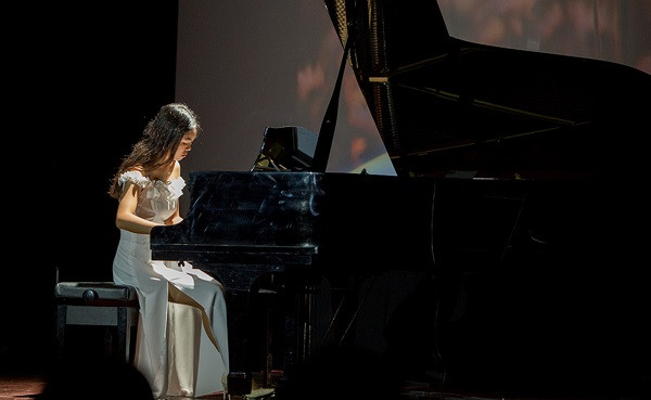 Học sinh trường Amsterdam diễn âm nhạc gây quỹ vì trẻ em khó khăn ảnh 1