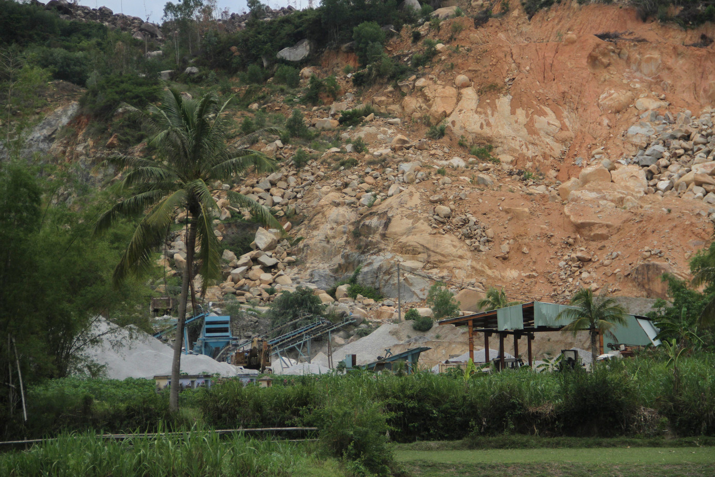 Nổ đá như “nổ nhà” ảnh 4