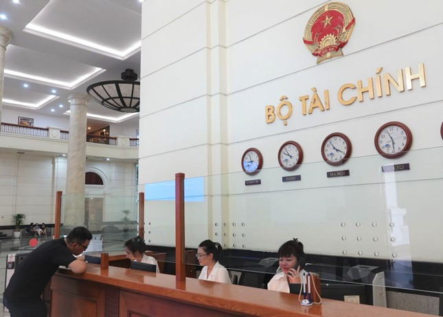 Bộ Tài chính được bổ sung hơn 11.400 tỷ đồng để thực hiện chế độ chính sách cho hơn 10.400 người nghỉ trước tuổi.