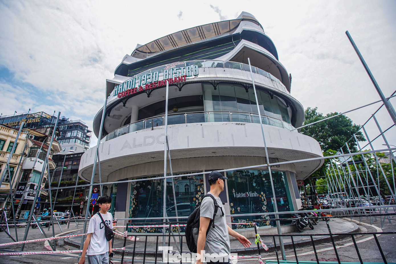 Công trình Hàm cá mập được khởi công xây dựng vào năm 1990 và hoàn thành vào năm 1993.