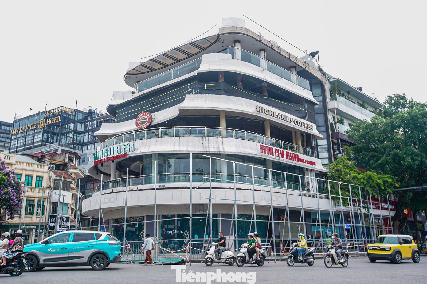 Theo thông tin từ UBND quận Hoàn Kiếm, từ sáng 25/5, quận bắt đầu thực hiện các hoạt động đầu tiên để chuẩn bị phá dỡ tòa nhà Hàm cá mập tại số 1-3-5 Đinh Tiên Hoàng.