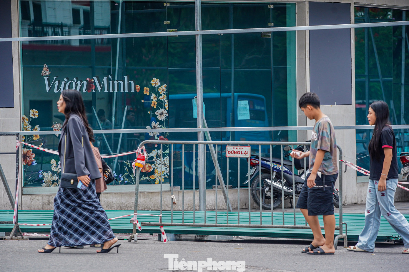 Sau khi được Thành phố giao nhiệm vụ thực hiện công tác chuẩn bị đầu tư, UBND quận Hoàn Kiếm đã khẩn trương triển khai các thủ tục theo quy định và ban hành thông báo thu hồi đất đối với địa điểm số 1-3-5 Đinh Tiên Hoàng.