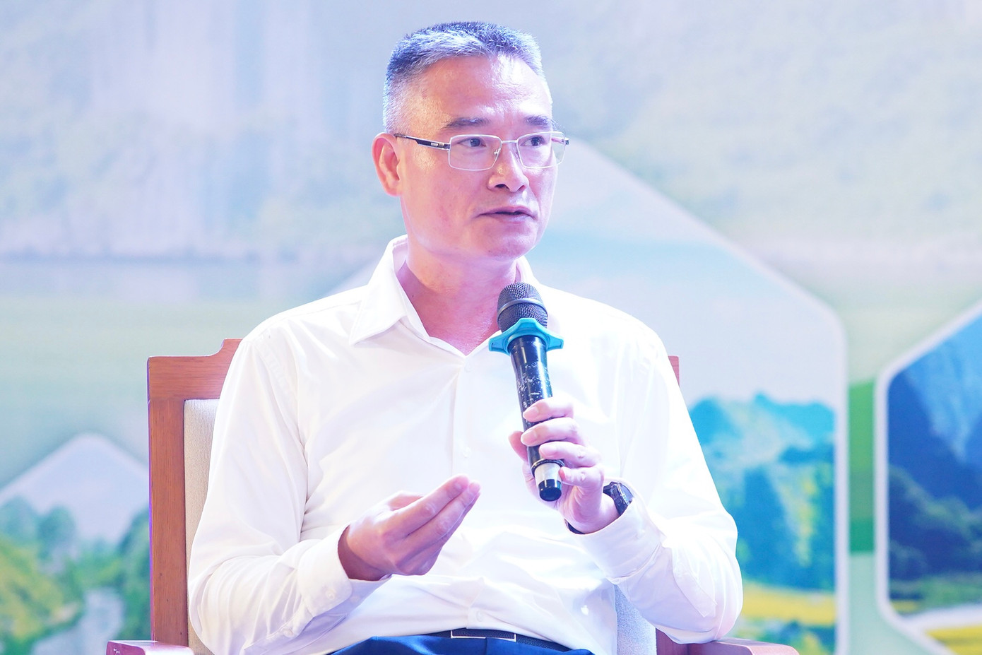 Ông Nguyễn Công Hoan. Ông Nguyễn Công Hoan.