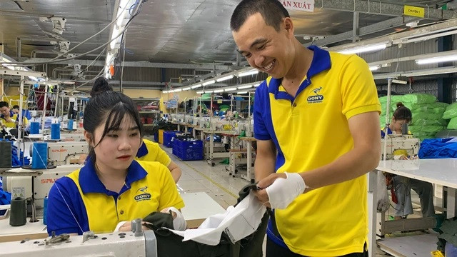 Cả người lao động và người sử dụng lao động đều có trách nhiệm thanh toán đầy đủ các khoản tiền liên quan đến quyền lợi của mỗi bên.