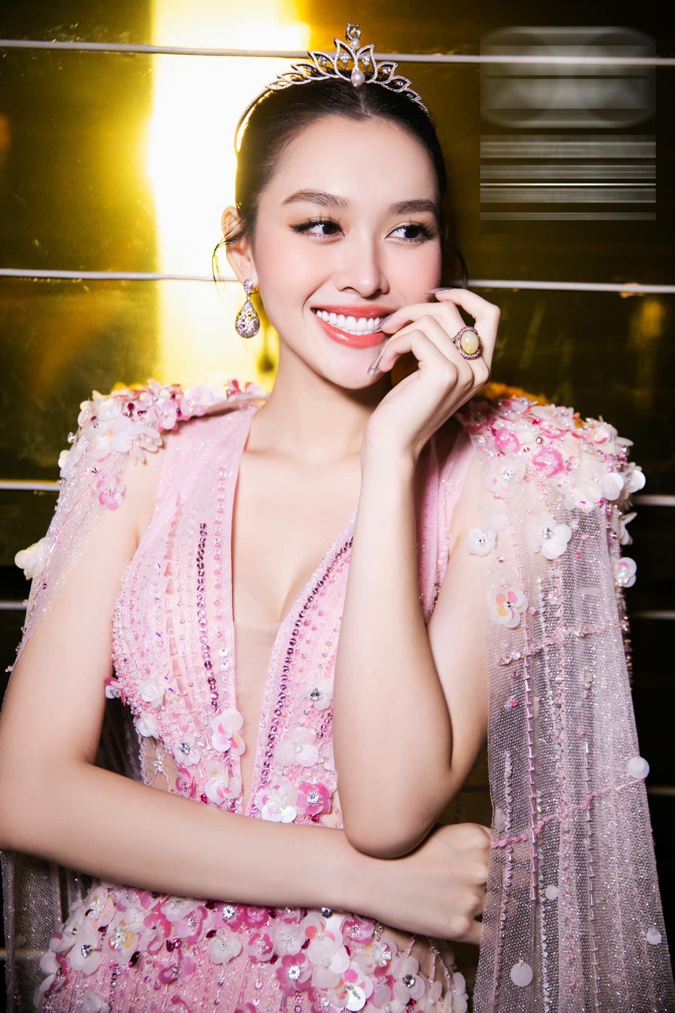 Giành ngôi vị Á hậu 2 tại Miss World Vietnam 2019, Tường San đại diện Việt Nam tham dự cuộc thi Miss International 2019 tại Nhật Bản và xuất sắc lọt vào top 8 - một trong những thành tích ấn tượng nhất của Việt Nam tại đấu trường sắc đẹp Hoa hậu Quốc tế.