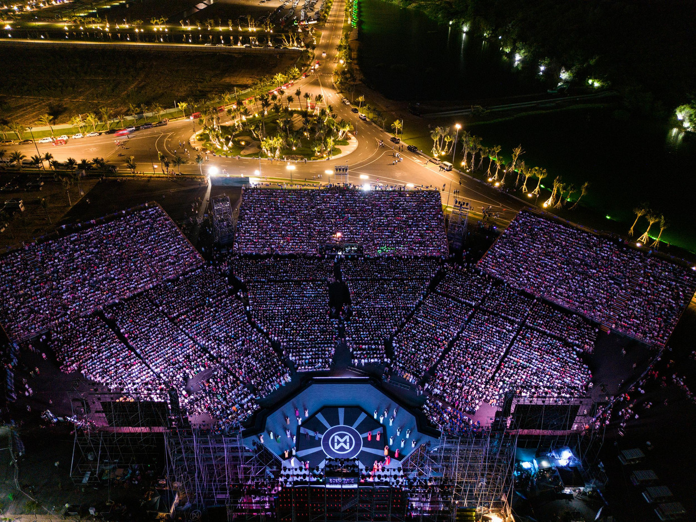 Sân khấu chung kết Miss World Vietnam 2022 cực kỳ lung linh và hoành tráng. Sân khấu chung kết Miss World Vietnam 2022 cực kỳ lung linh và hoành tráng.